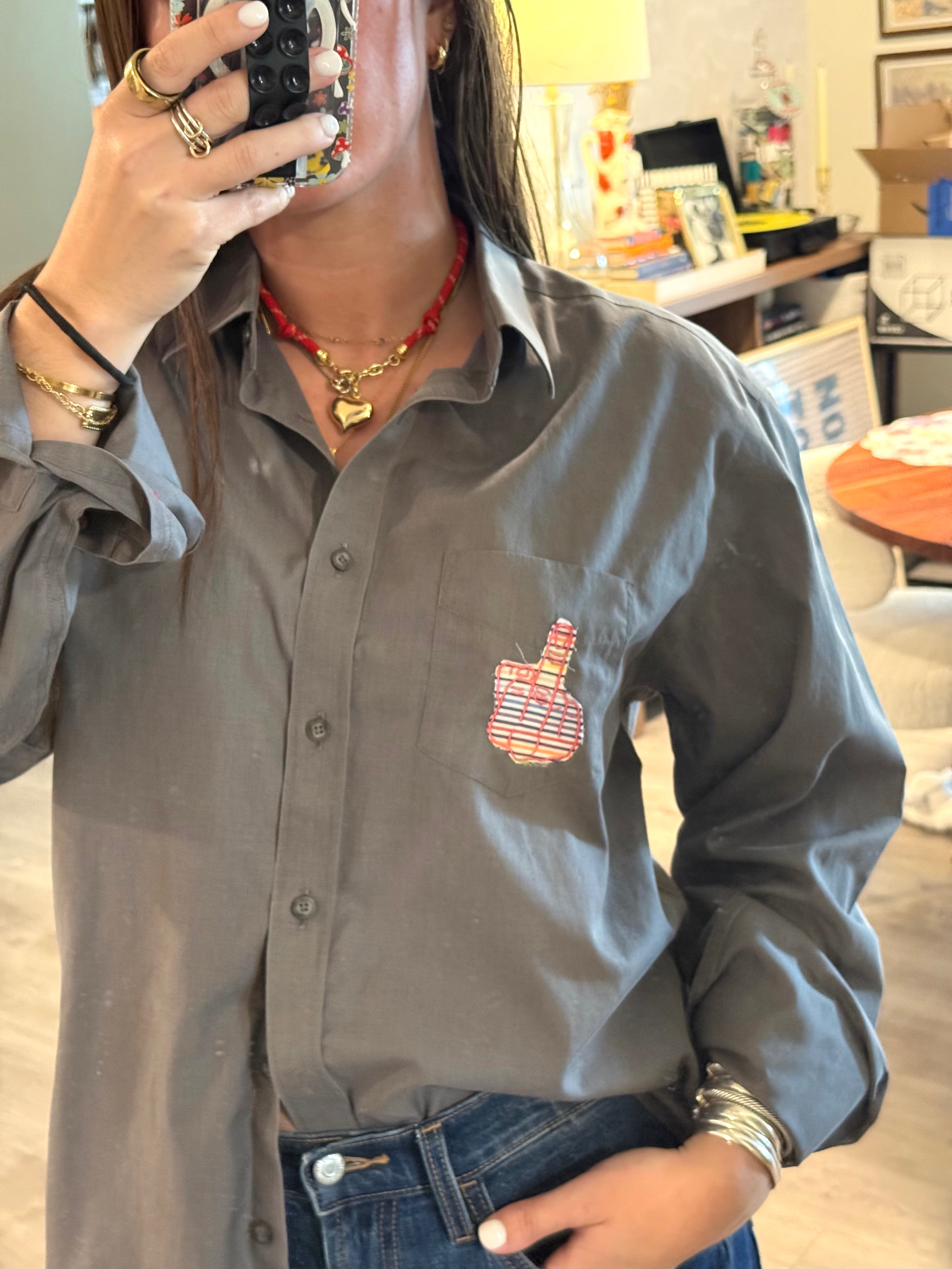 middle finger 🖕 button down - size L