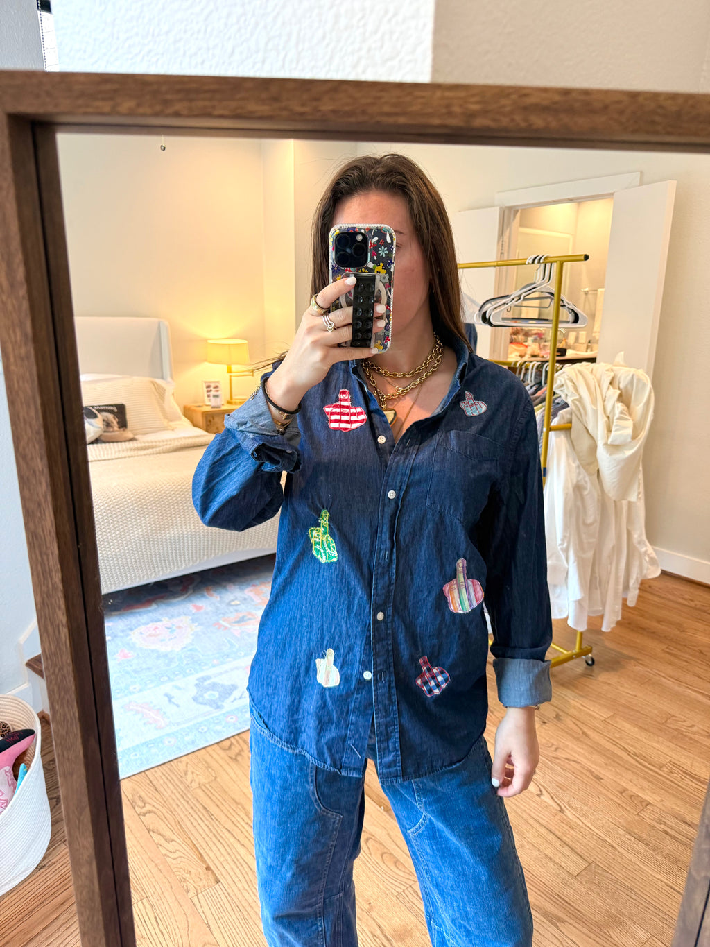 🖕 Button Down - Size M