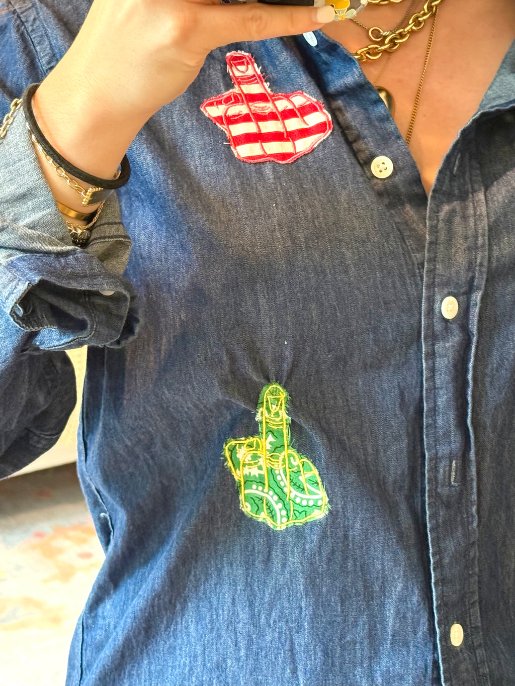 🖕 Button Down - Size M